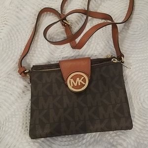 Michael kors crossbody